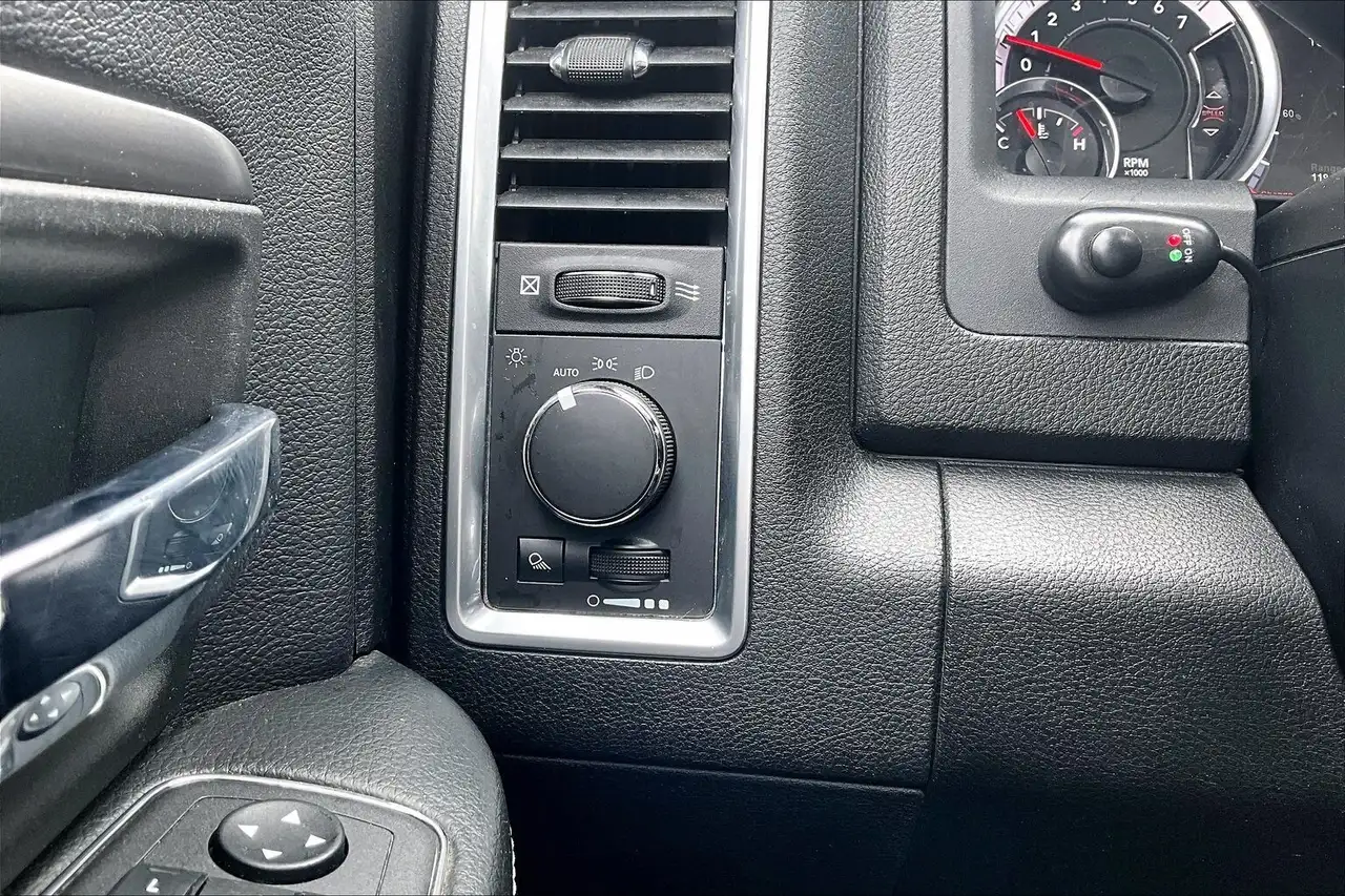 RAM 1500 снимка RAM 1500