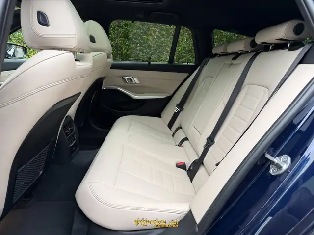 BMW 3 Series view 16