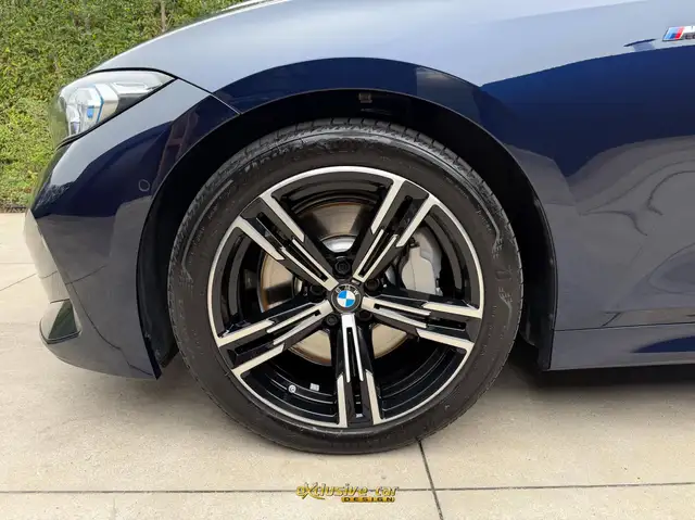 BMW 3 Series view 10
