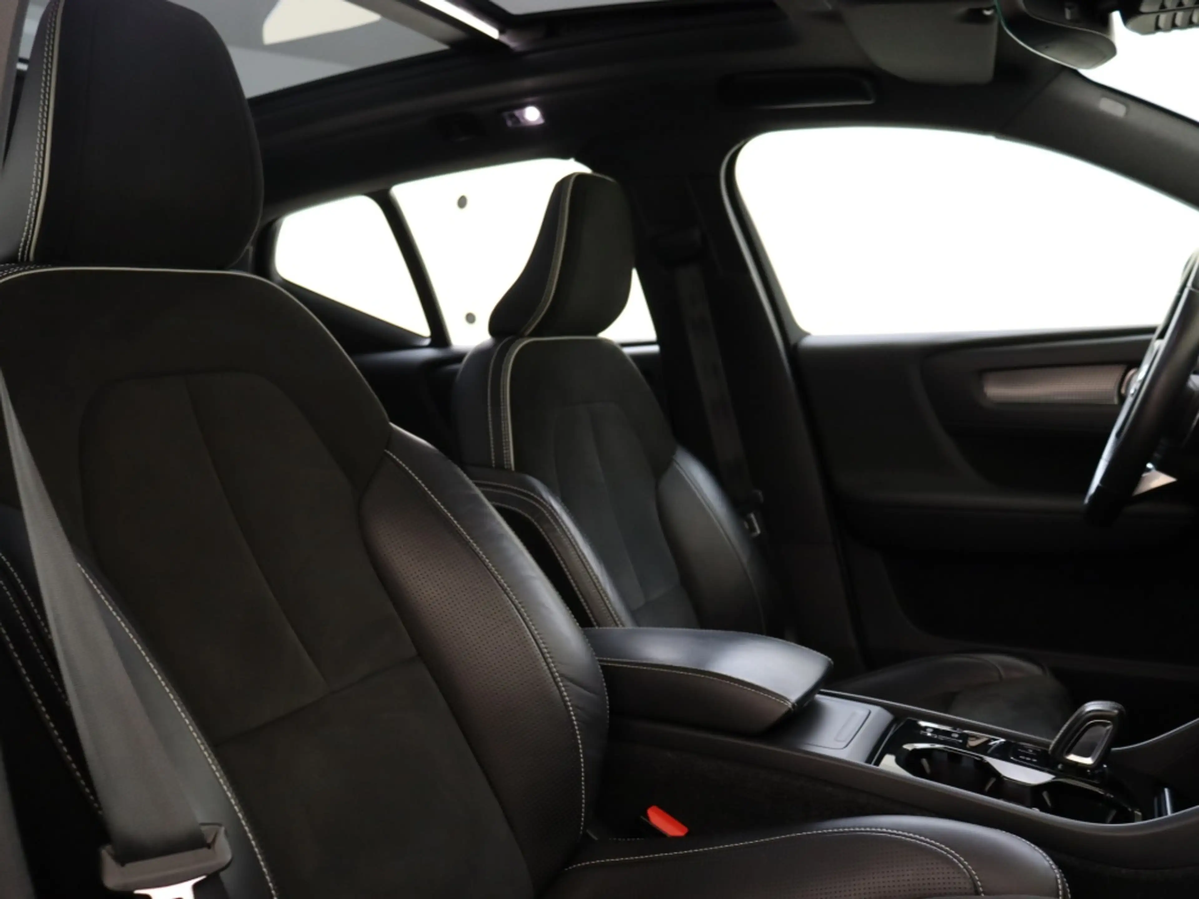 Volvo XC40 2.0 T5 AWD R-Design Inscription. Edition. | Warmte — photo 14