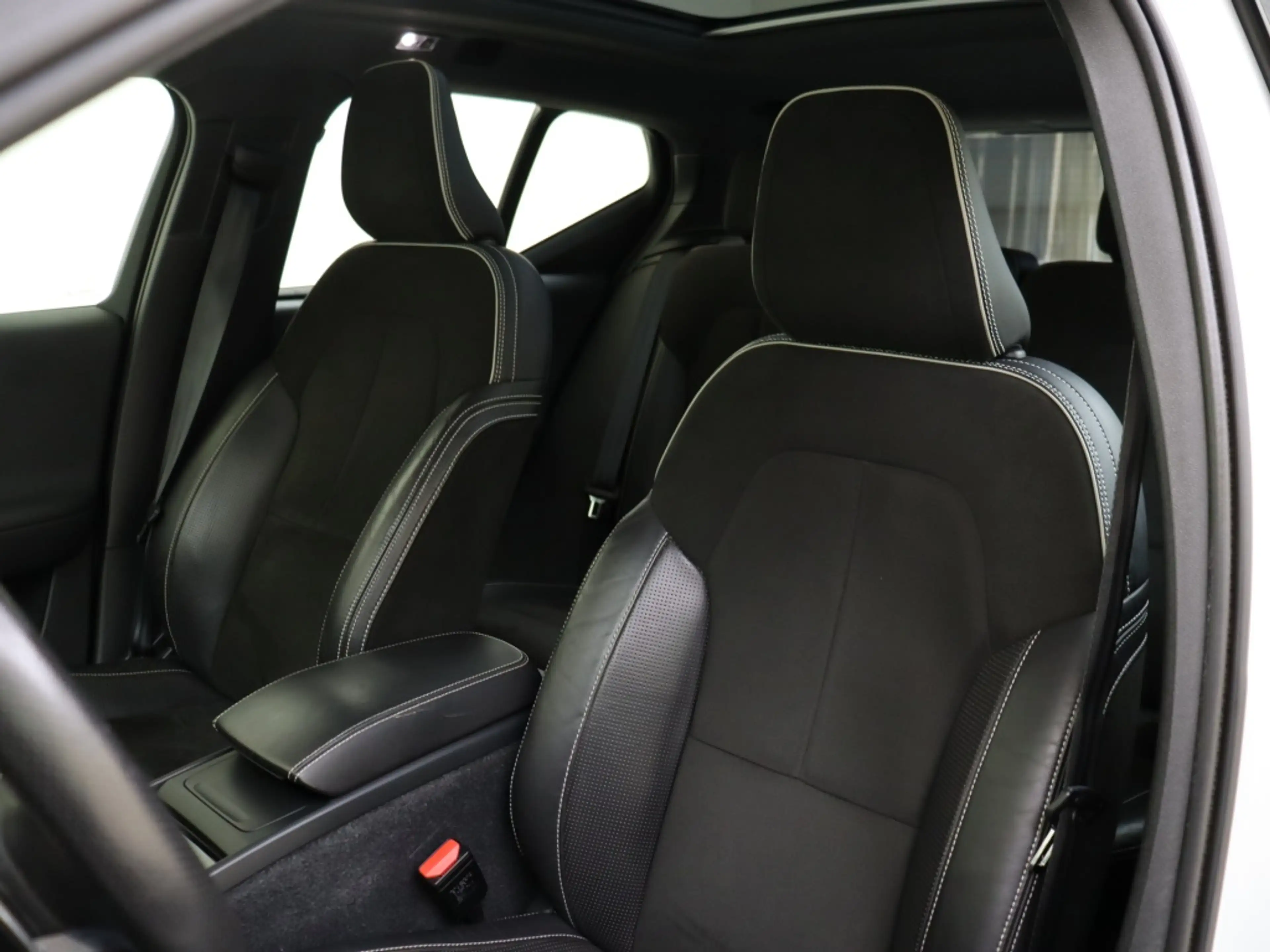 Volvo XC40 2.0 T5 AWD R-Design Inscription. Edition. | Warmte — photo 15