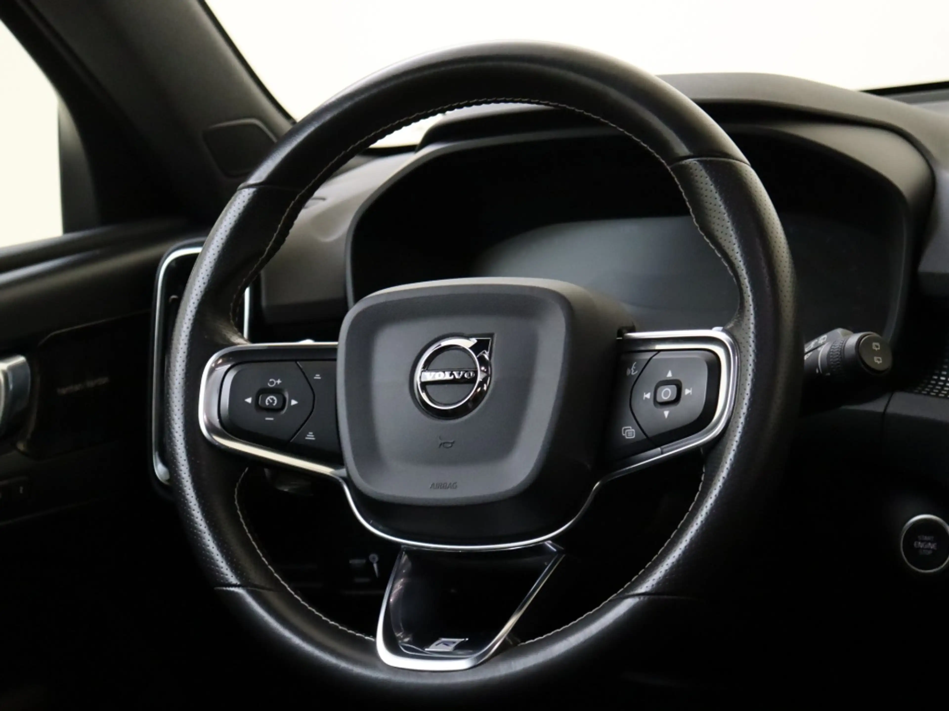 Volvo XC40 2.0 T5 AWD R-Design Inscription. Edition. | Warmte — photo 11