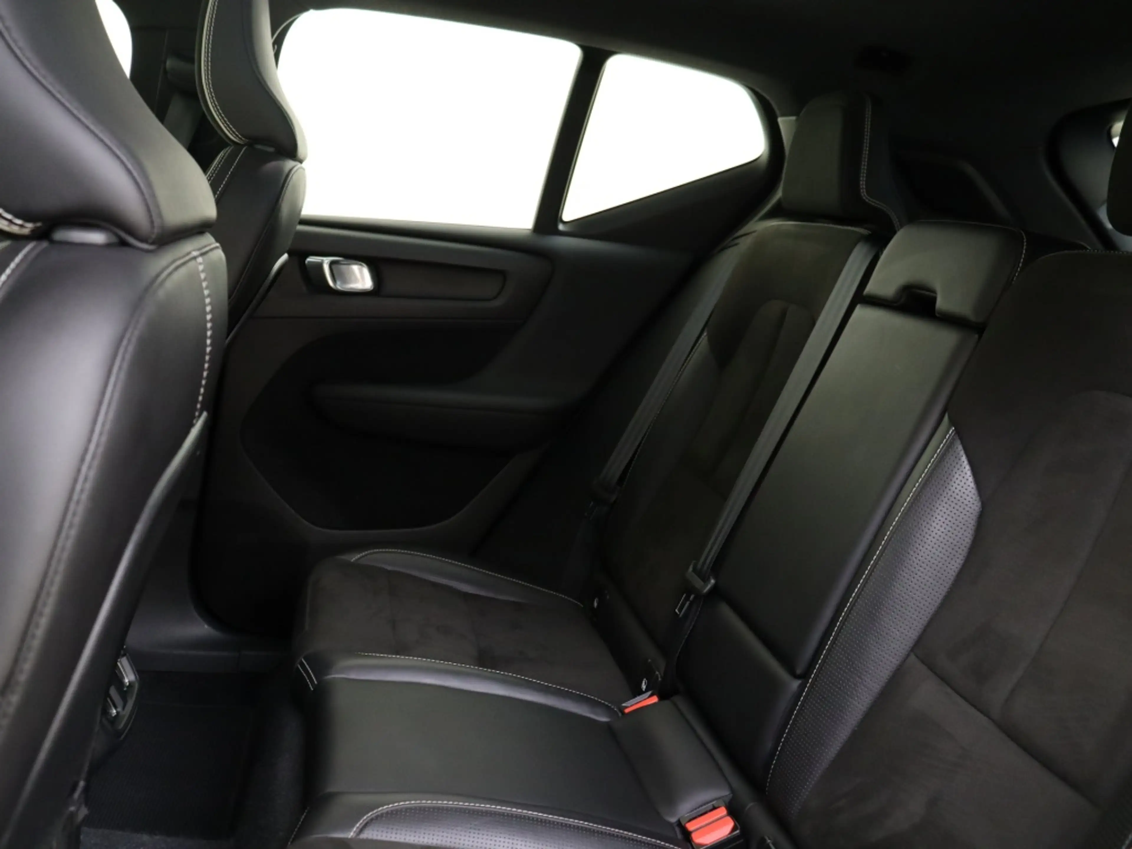 Volvo XC40 2.0 T5 AWD R-Design Inscription. Edition. | Warmte — photo 8