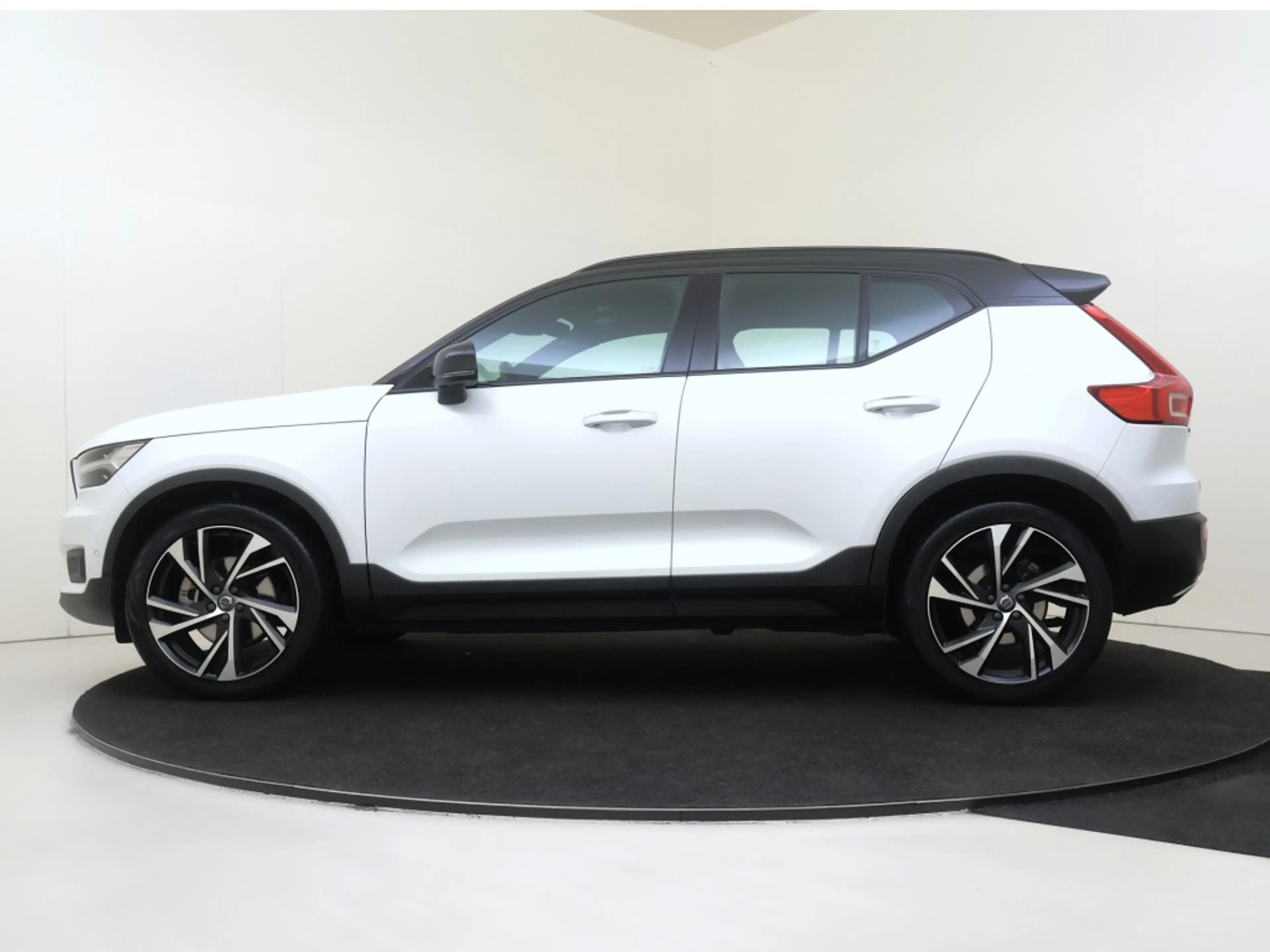 Volvo XC40 2.0 T5 AWD R-Design Inscription. Edition. | Warmte — photo 2