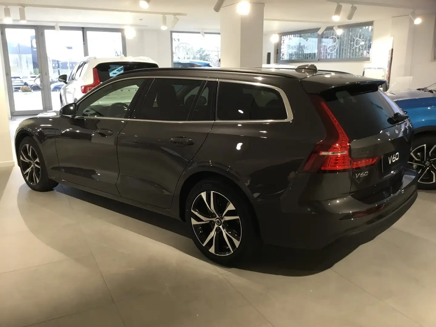 Volvo V60 B4 Diesel Hybrid Aut. Core *AUTOCARRO* Grigio - 2