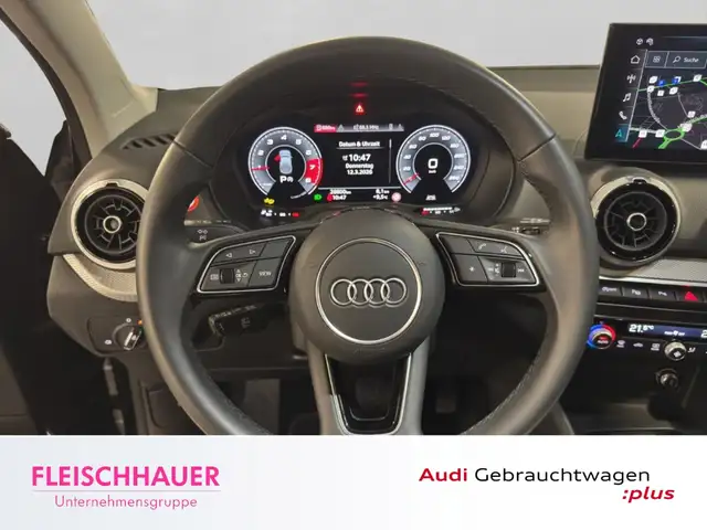 Audi Q2 view 10