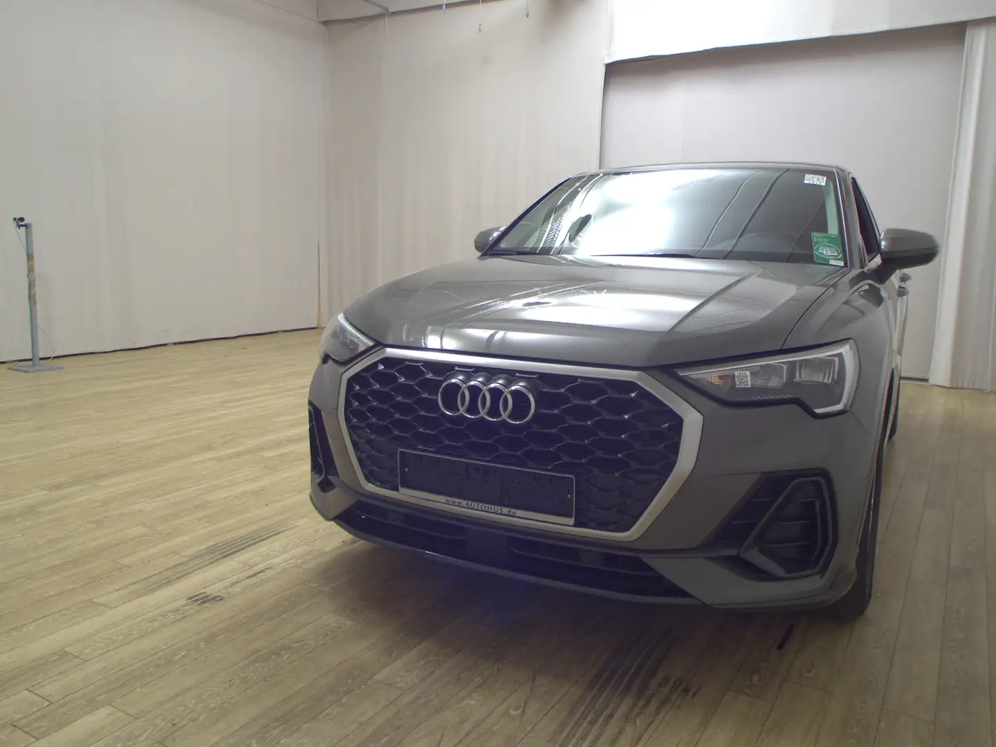 Audi Q3 Sportback 35 TDI Navi+ LED vc Sportsitze PDC Grau - 2