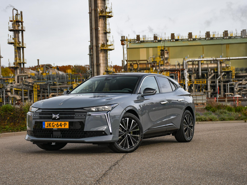 DS Automobiles DS 4 No Pallas E-Tense Comfort Tech Pack 58.3kWh 214pk — photo 2