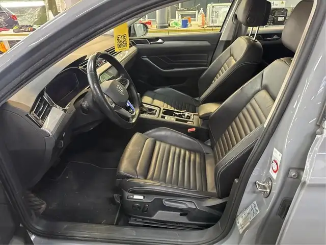 Volkswagen Passat view 10