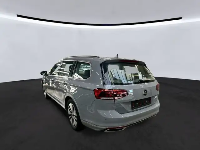 Volkswagen Passat view 8