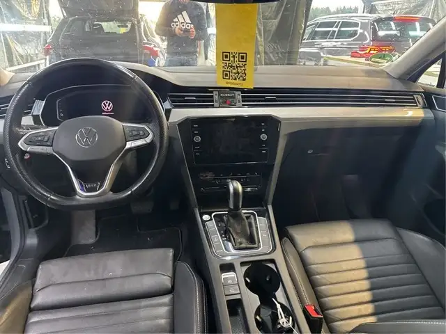 Volkswagen Passat view 9