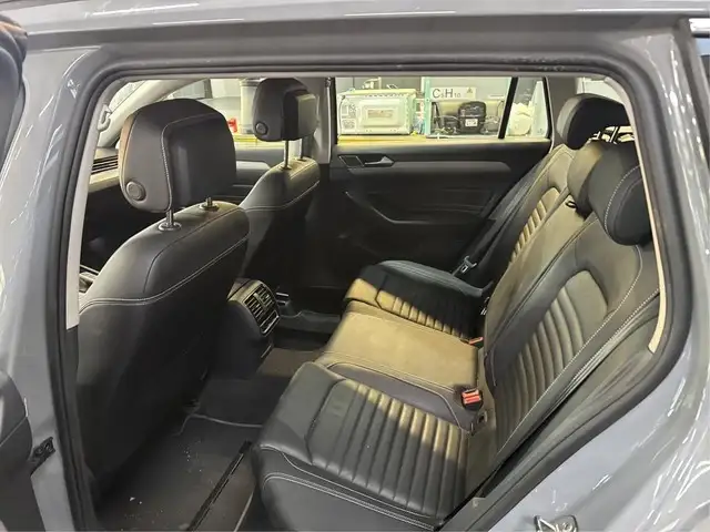 Volkswagen Passat view 11