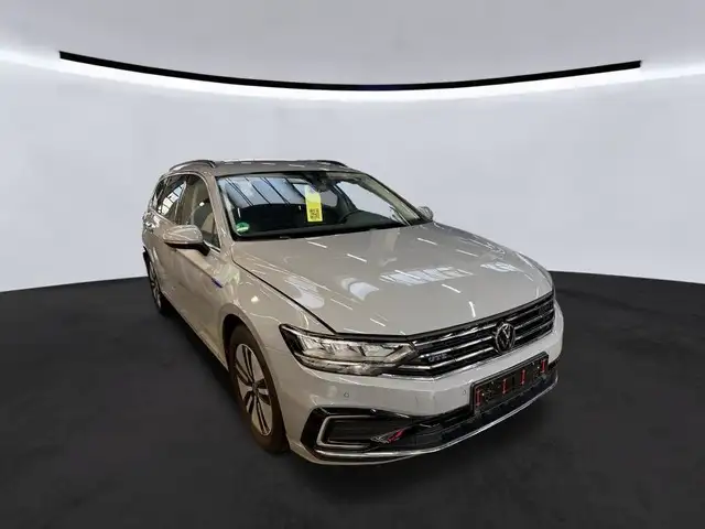 Volkswagen Passat view 7