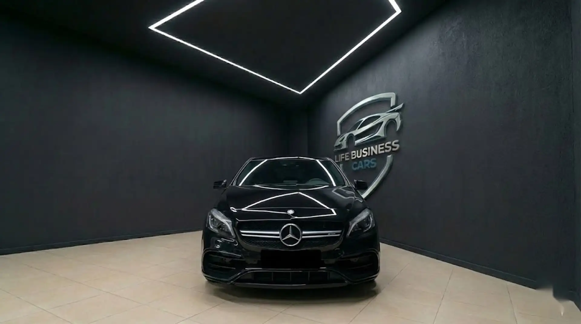 Mercedes-Benz A 45 AMG 4Matic 7G-DCT Schwarz - 1