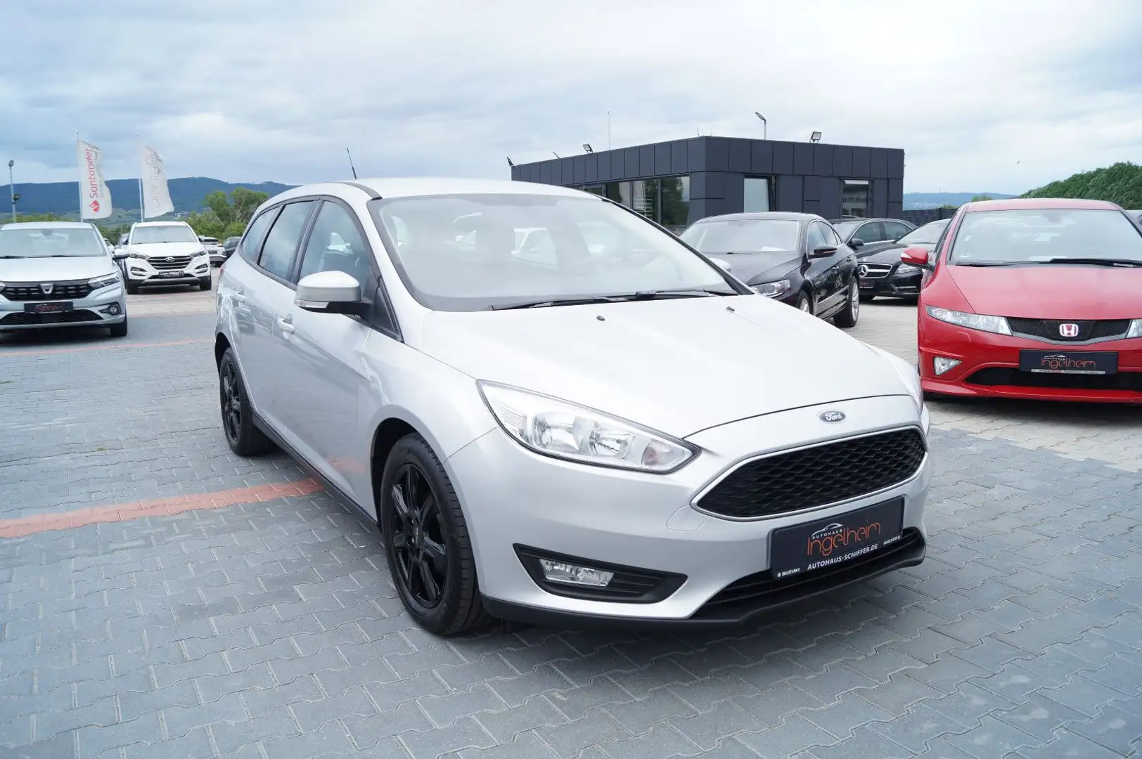 Ford Focus Turnier Klima Tempomat AUTOMATIK PDC Euro6 Plateado - 1