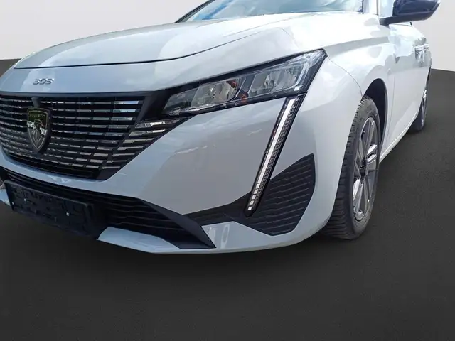 Peugeot 308 view 9