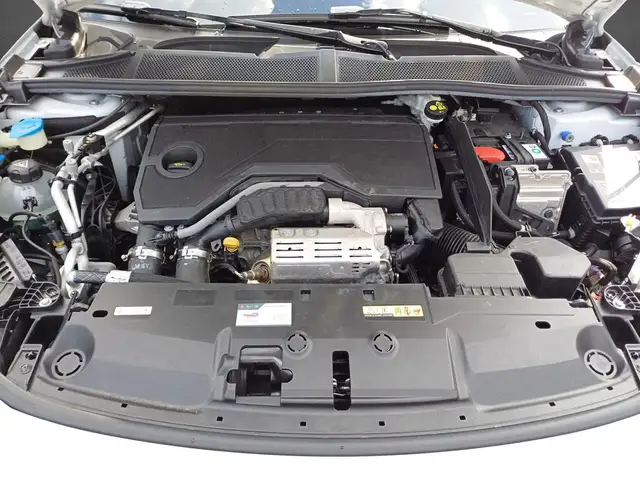 Peugeot 308 view 5