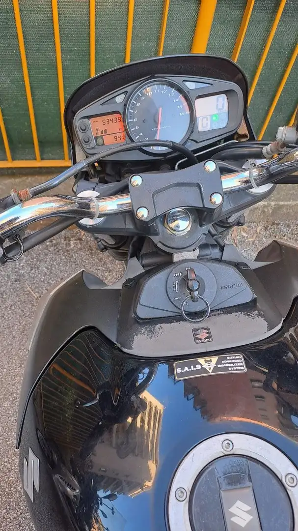 Suzuki GSR 600 Negro - 2