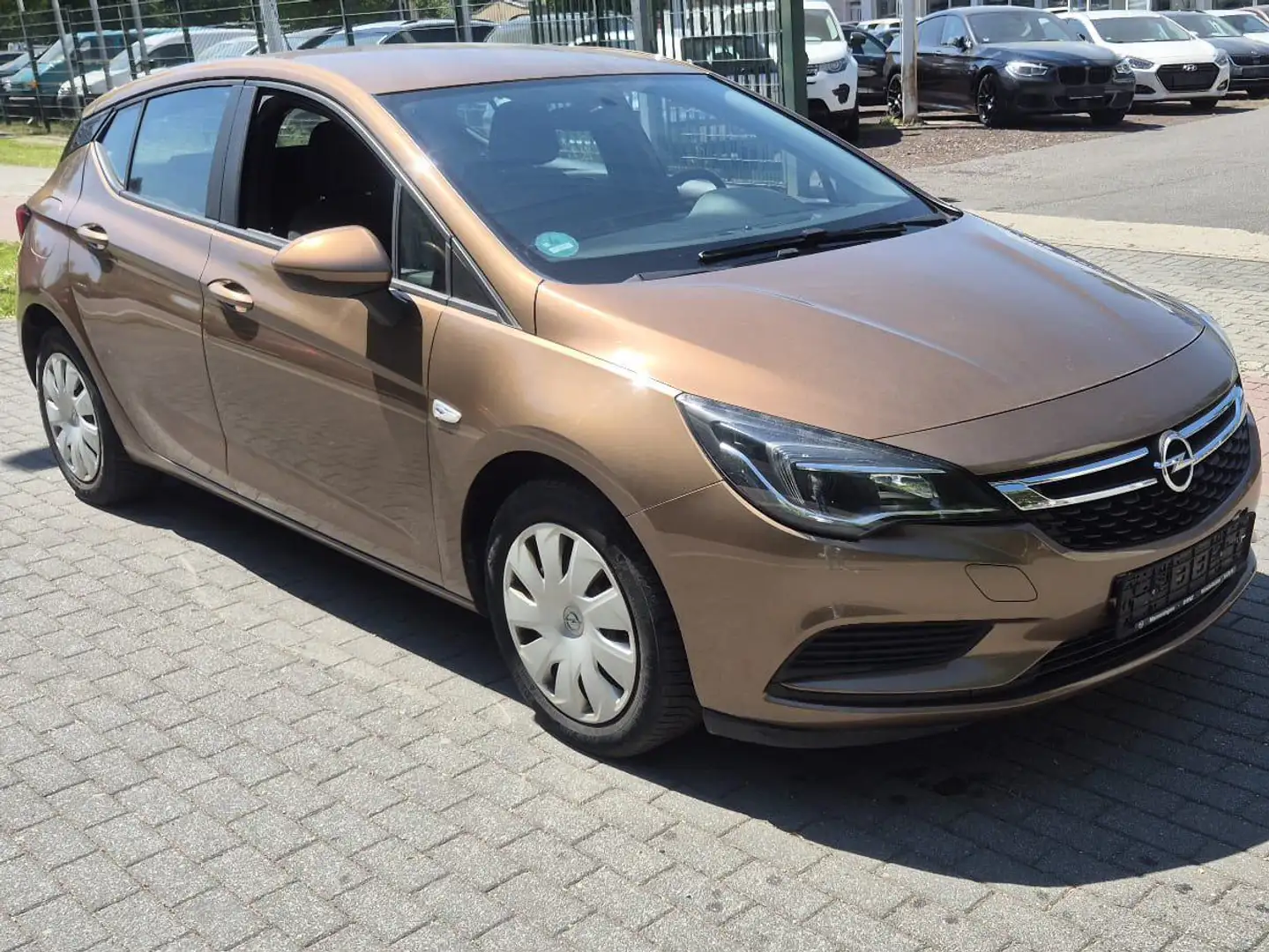 Opel Astra Edition Marrón - 1