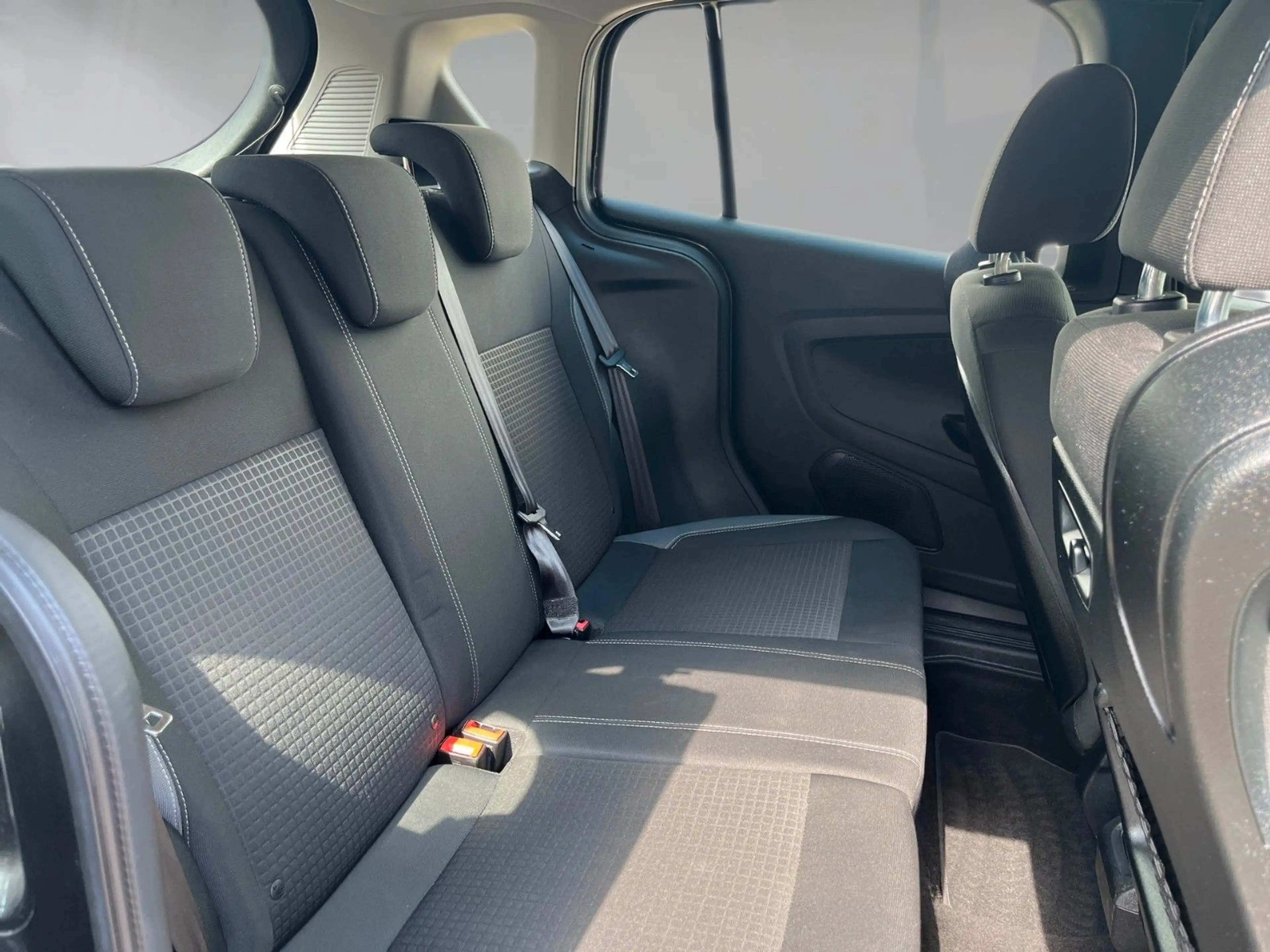 Ford B-Max B-MAX Sync Edition — photo 10