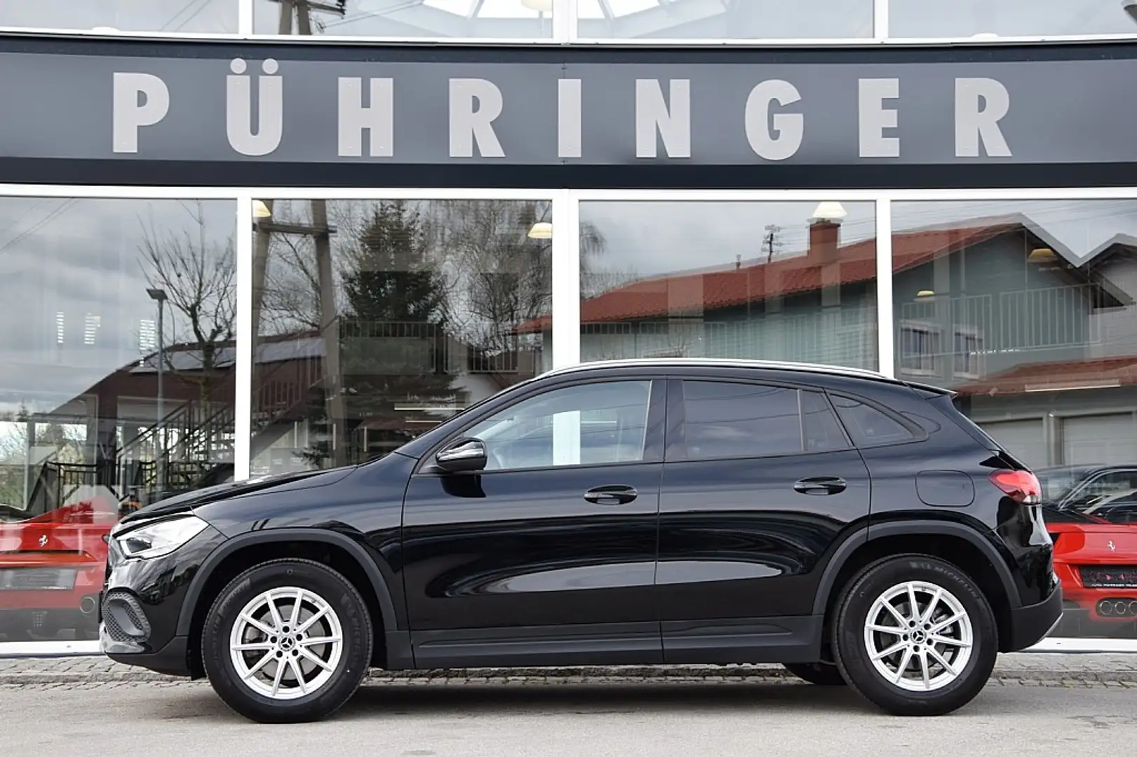 Mercedes-Benz GLA 200 d Aut. Schwarz - 1