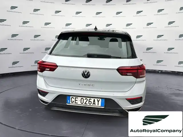 Volkswagen T-Roc view 4