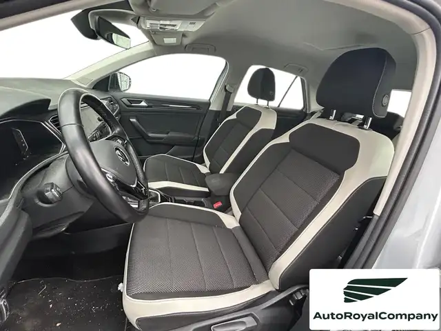 Volkswagen T-Roc view 6