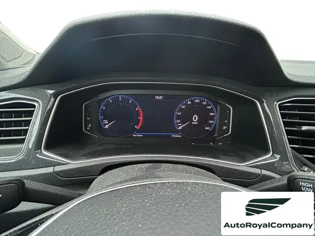 Volkswagen T-Roc view 3