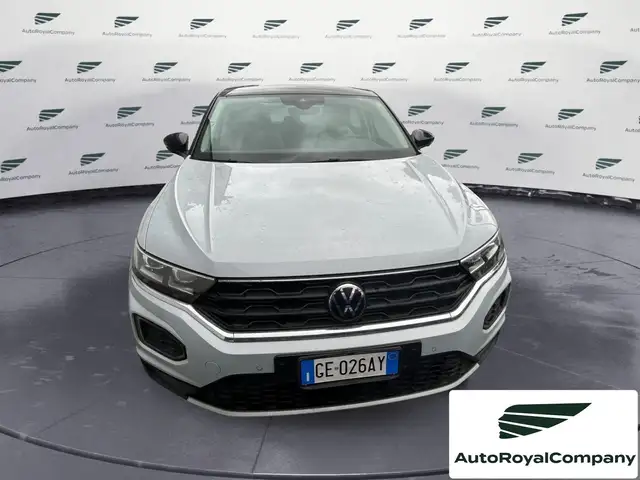 Volkswagen T-Roc view 2