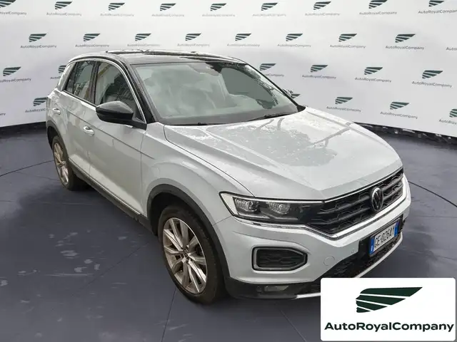 Volkswagen T-Roc view 9