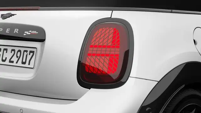 Mini Convertible view 7