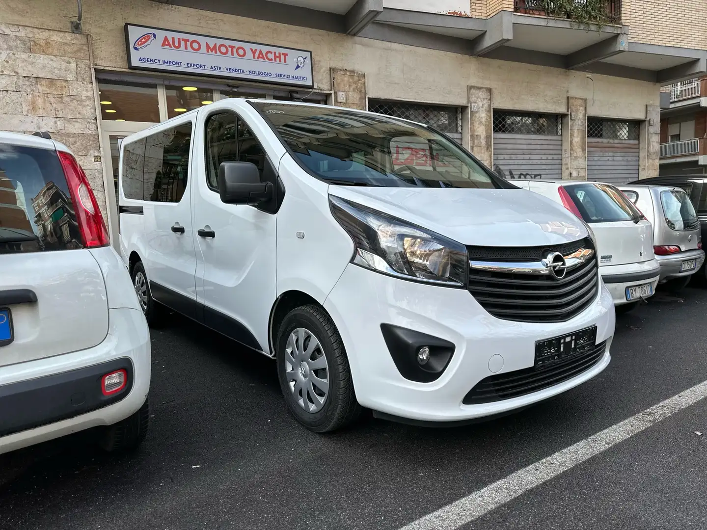 Opel Vivaro 9posti clima manuale Bianco - 2