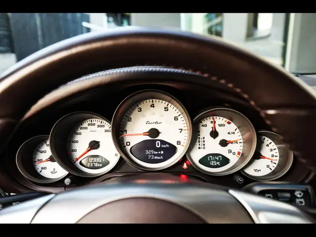 Porsche 911 view 15