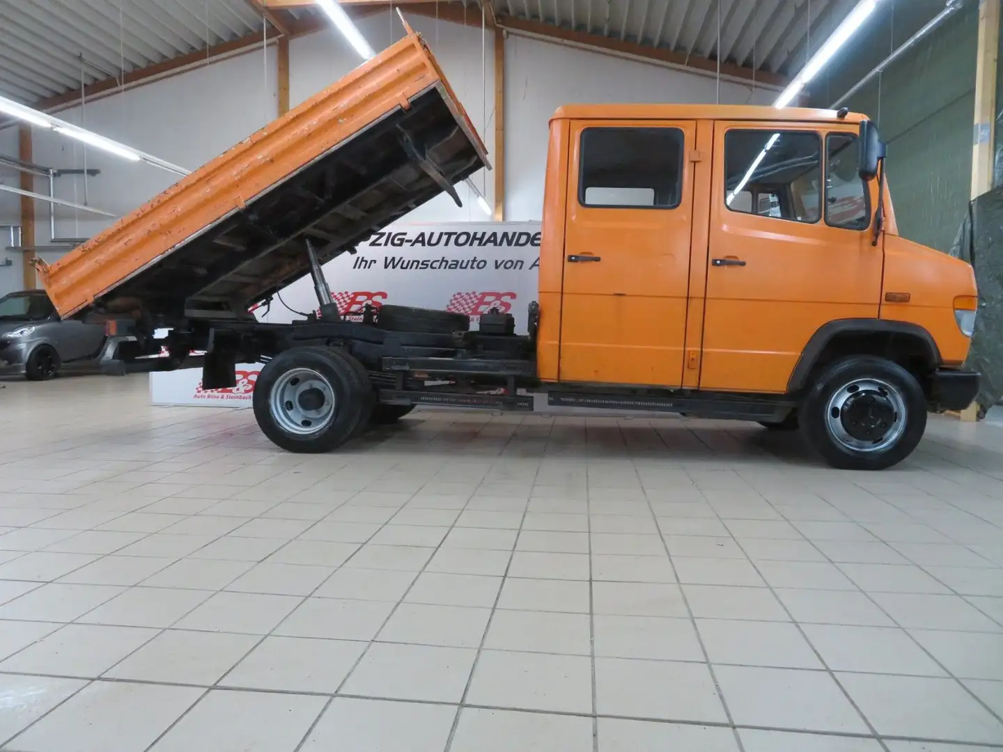 Mercedes-Benz 814 D Doka Drei-Seiten-Kipper Orange - 1