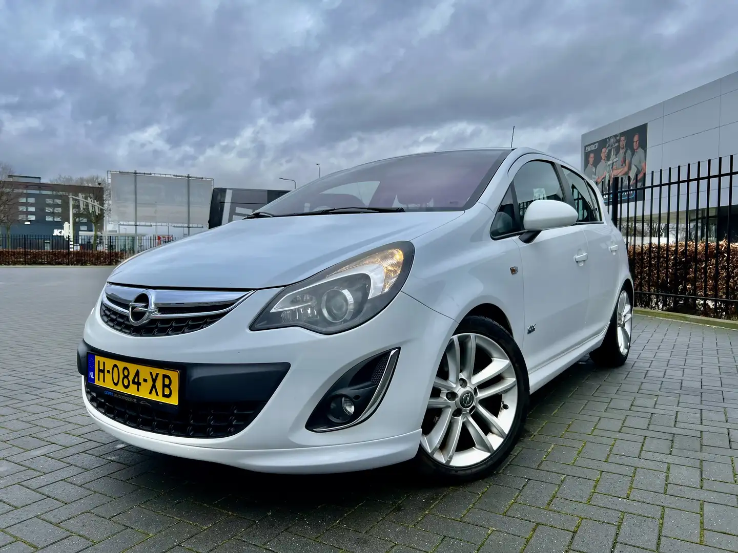 Opel Corsa 1.6 Turbo GSi OPC Line - 1