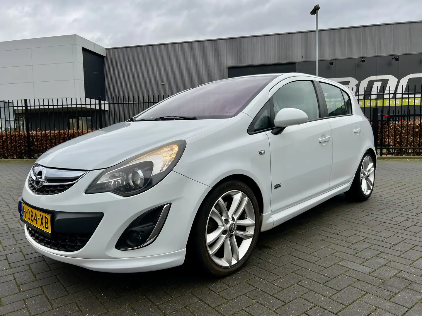 Opel Corsa 1.6 Turbo GSi OPC Line - 2