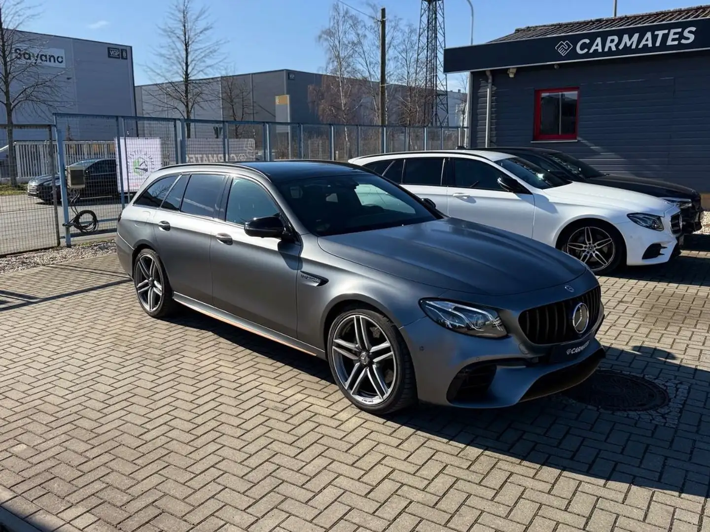 Mercedes-Benz E 63 AMG T-Modell 4Matic Pano Wide Airmatic 360° Gris - 1