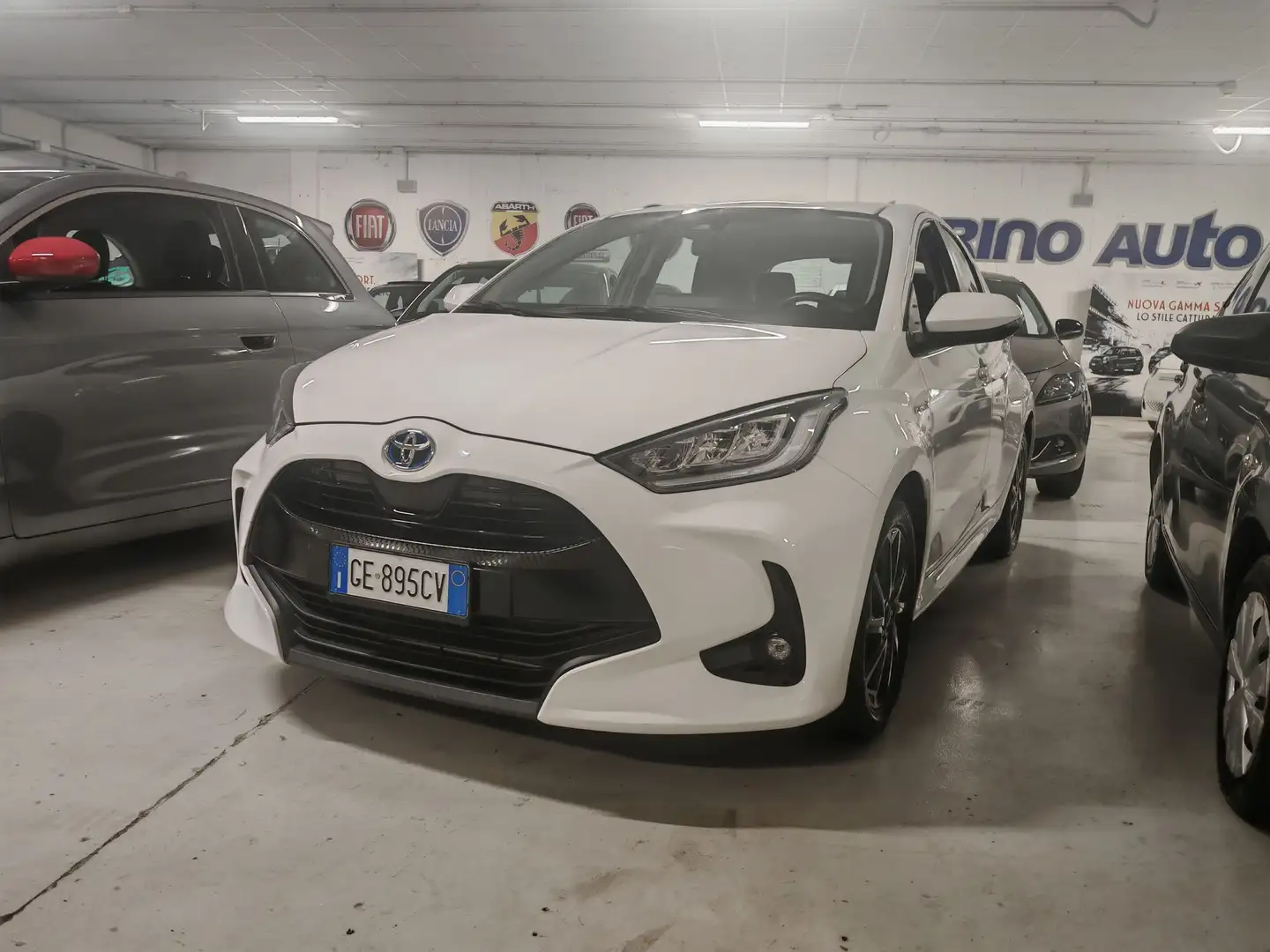Toyota Yaris 1.5 Hybrid 5 porte Trend Bianco - 2