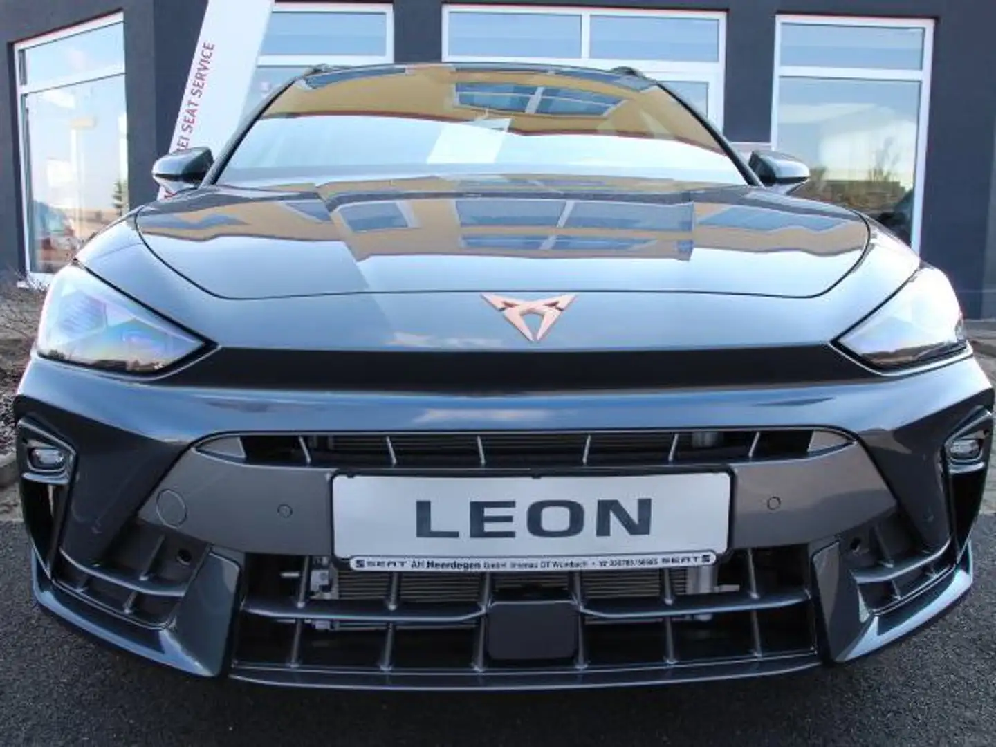 CUPRA Leon Sportstourer 1.5 eTSI DSG Automatic Grau - 1