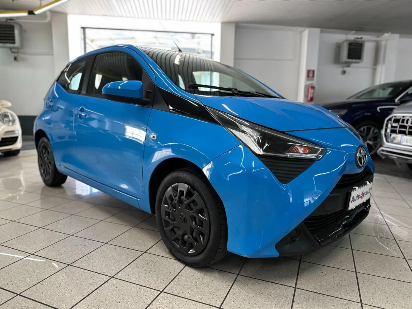 Toyota Aygo 1.0 VVT-i 72 CV 5 porte x-business NEOPATENTATO Blu/Azzurro - 1