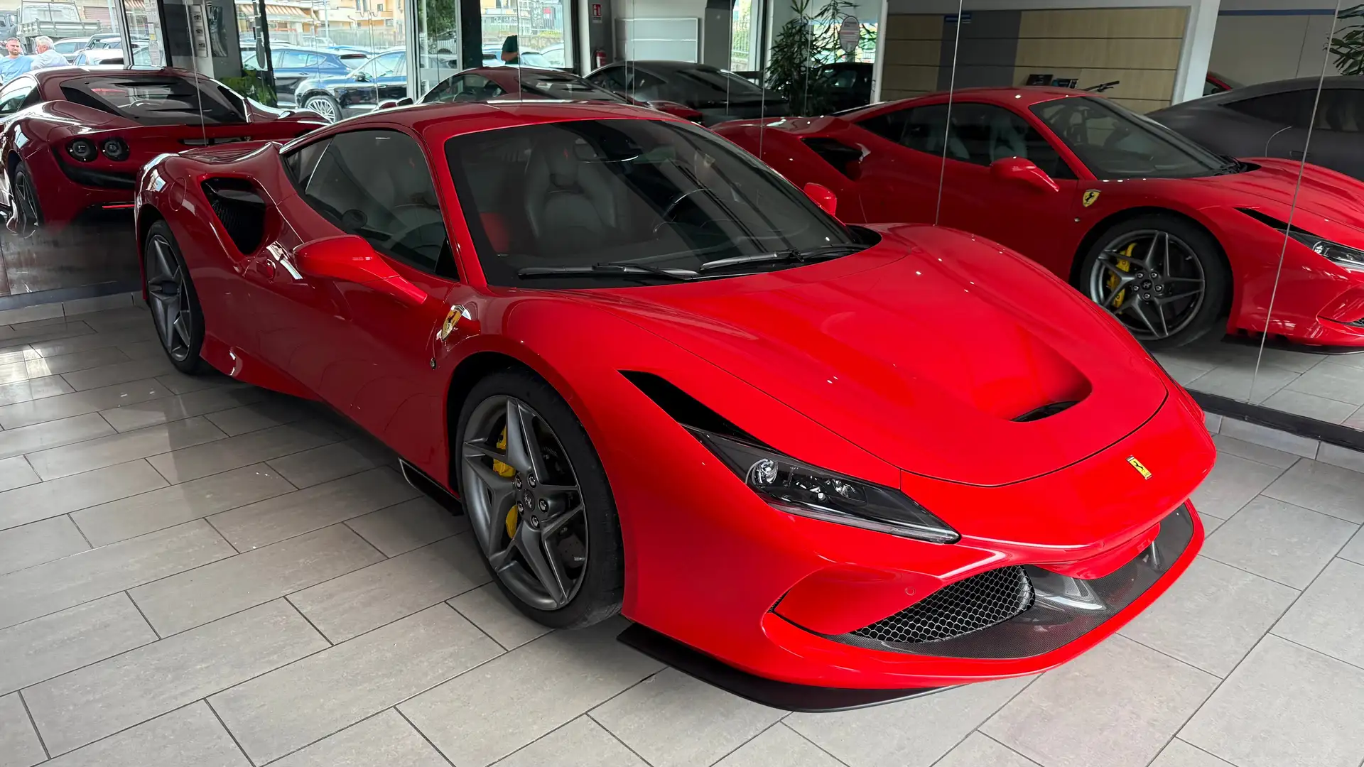 Ferrari F8 Tributo Coupe 3.9 carbonio sollevatore uff italia Rosso - 2