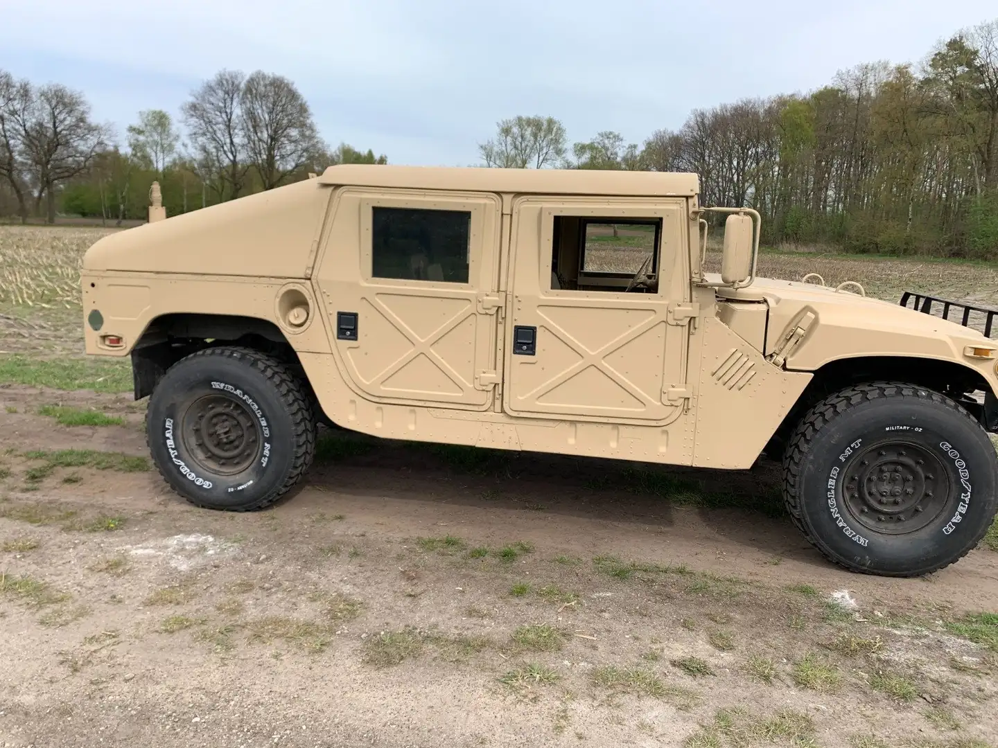HUMMER HMMWV Militärfahrzeug Бежевый  - 2