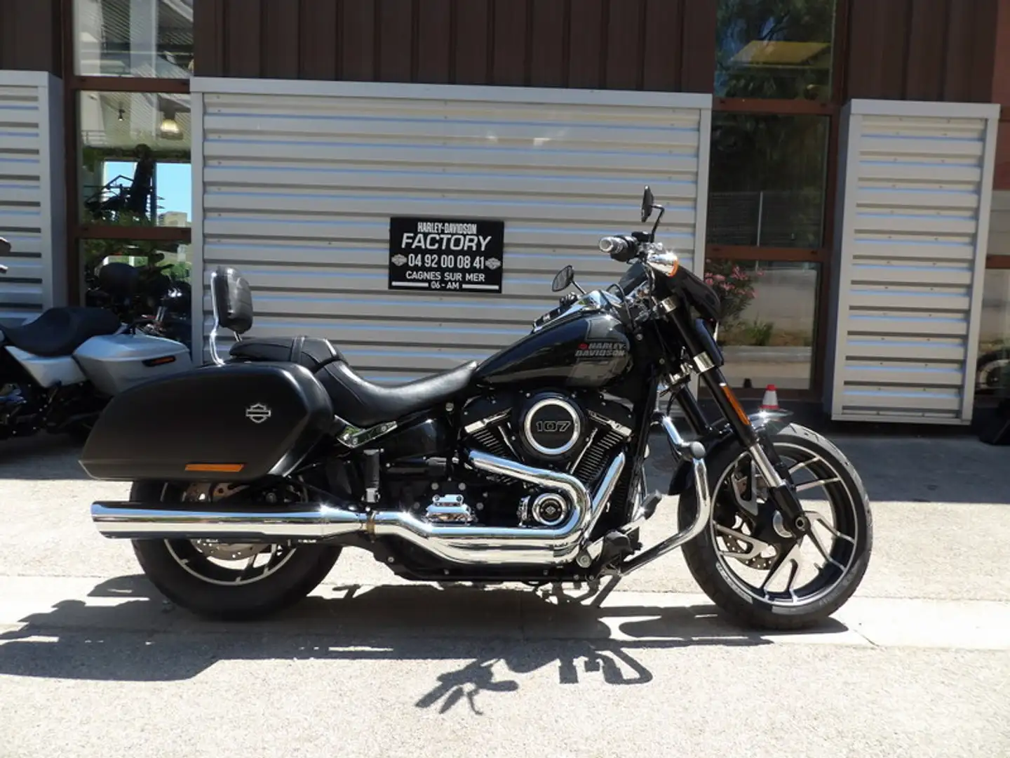 Harley-Davidson Sport Glide Noir - 1