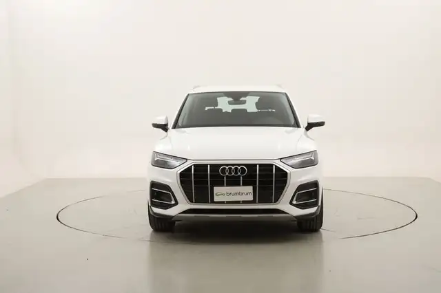 Audi Q5 view 8