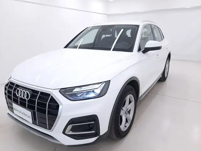 Audi Q5 view 9