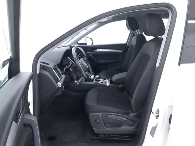 Audi Q5 view 10