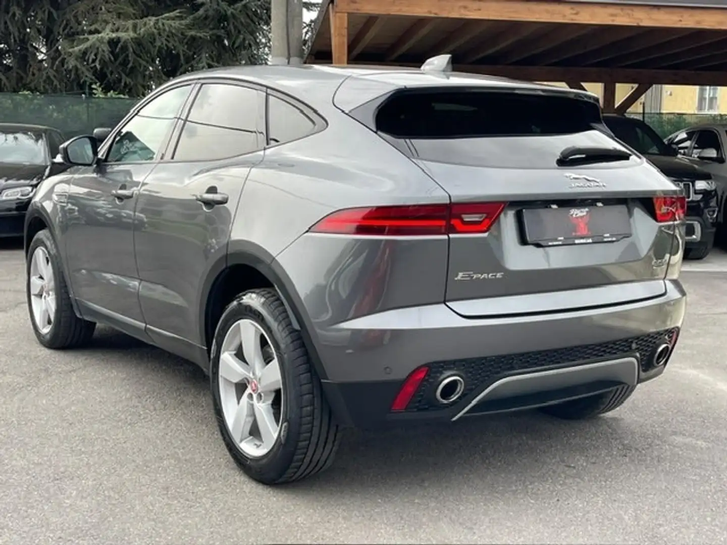 Jaguar E-Pace 2.0D 150 CV AWD aut. SE Grey - 2