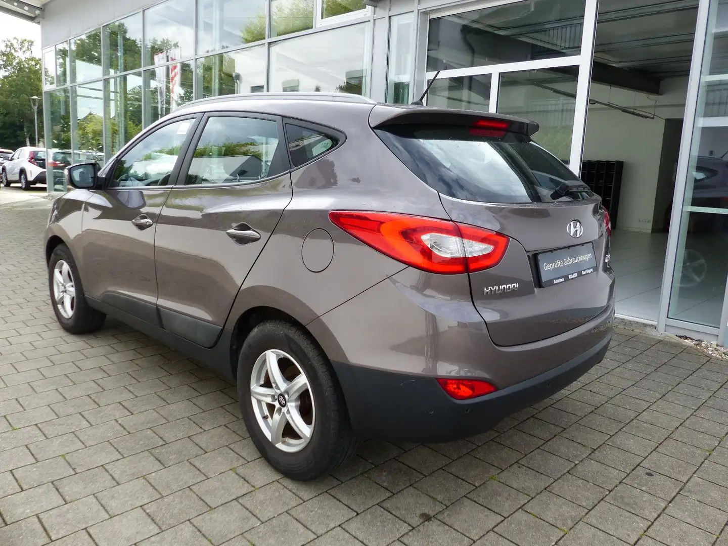 Hyundai iX35 1.6 GDi FIFA WCE 2WD Tempomat 4xSHZ PDC AHK Brun - 2