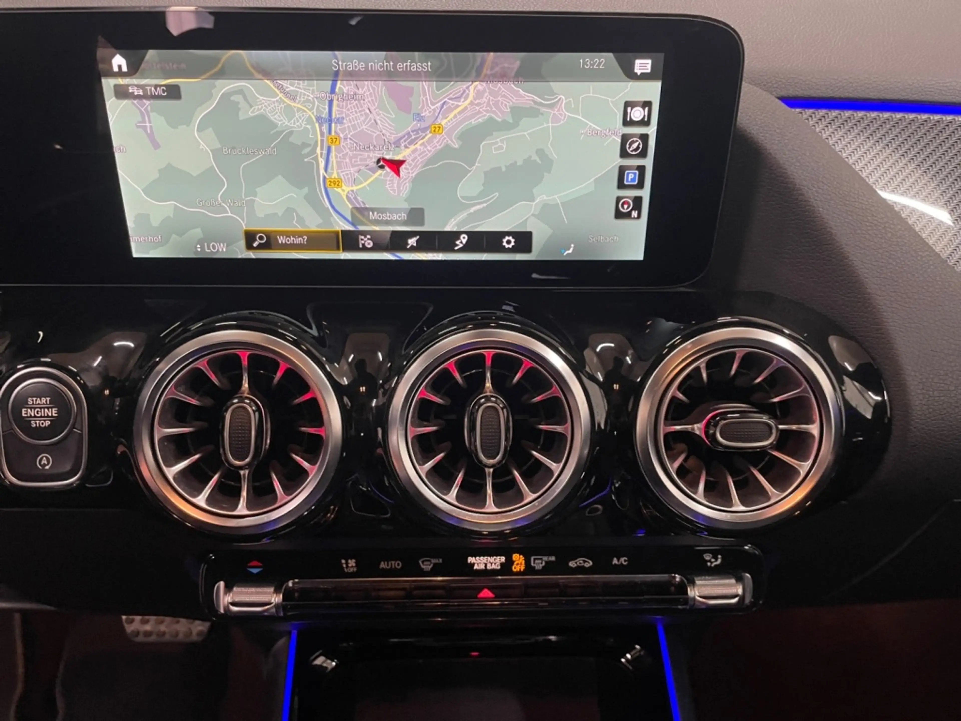 Mercedes-Benz GLA 220 d 4matic AMG AMG+MBUX+AHK+Pano+SHD+Wide — photo 12