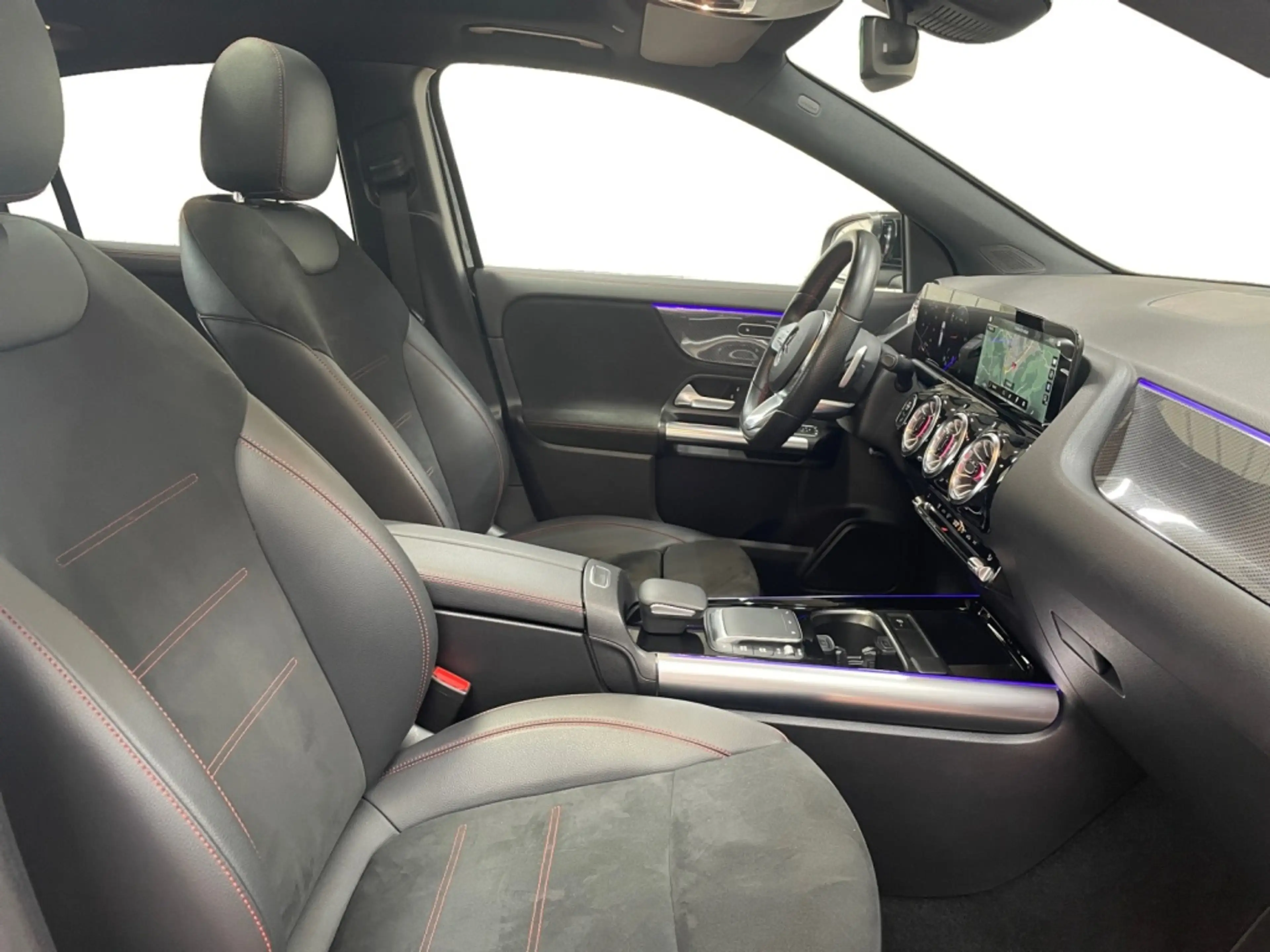 Mercedes-Benz GLA 220 d 4matic AMG AMG+MBUX+AHK+Pano+SHD+Wide — photo 4